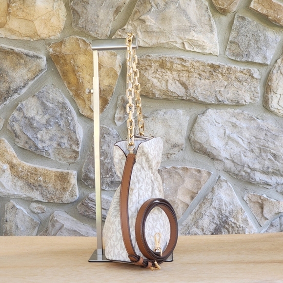 Michael Kors  Logo LG Crossbody Vanilla - Picture 2 of 10